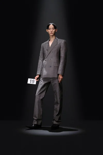 Look 19